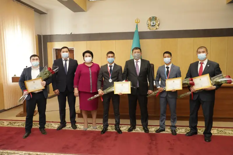 Махамбет Досмұхамбетов спортшыларды марапаттады