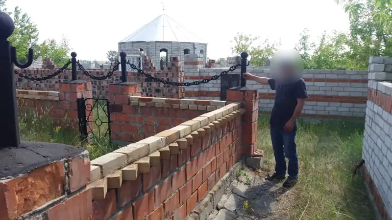 Жергілікті тұрғын зираттың қоршауын ұрлаған 