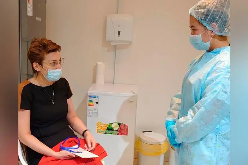 Санэпидбақылау комитетінің басшысы Айжан Есмағамбетова QazVac вакцинасын салдырды 