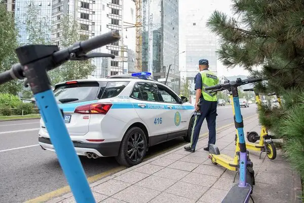 Алматыда полицейлер самокатпен жүруі мүмкін
