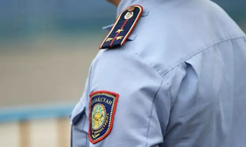 Алматыда полиция қызметкері жұмыс орнында қаза тапты: Әріптесі абайсызда оқ атқан