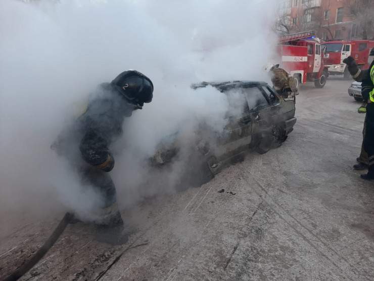 Нұр-Сұлтанда өрт салдарынан 13 көлік жанып кетті