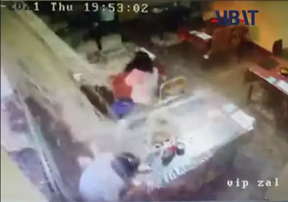 «Дәмхана қонақтарын бірнеше метрге ұшырып жіберген»: Жарылыстың тағы бір видеосы жарияланды