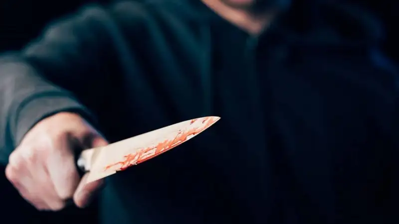 Зейнеткердің басын кесіп, шелекке салып өзімен бірге алып жүрген