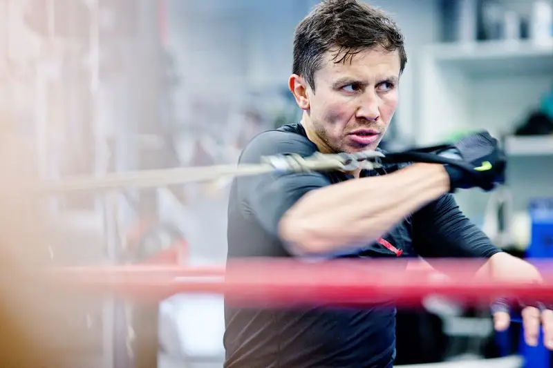 «Головкин құлады...»