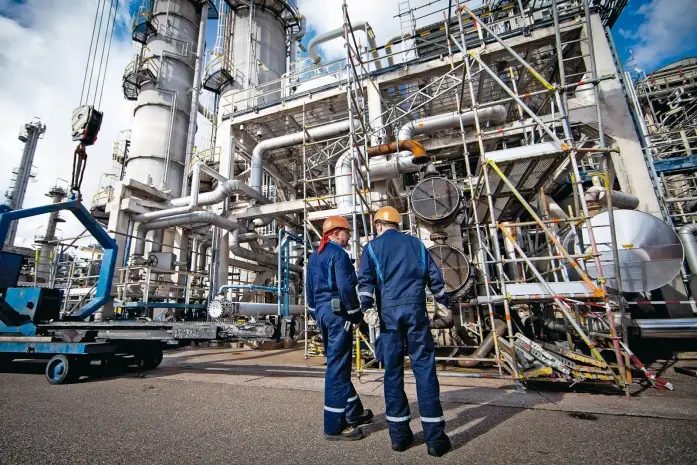 Құптарлық қайырымдылық! «Теңізшевройл» пандемия салдарынан тұралап қалған отандық компанияларға қол ұшын берді