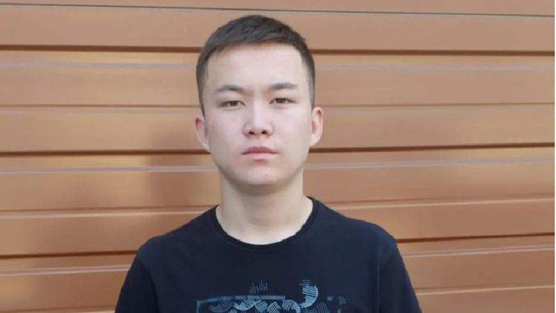 Жетінші қабаттан салбырап тұрған баланы құтқарған бозбала: Ол үшін қатты қорықтым