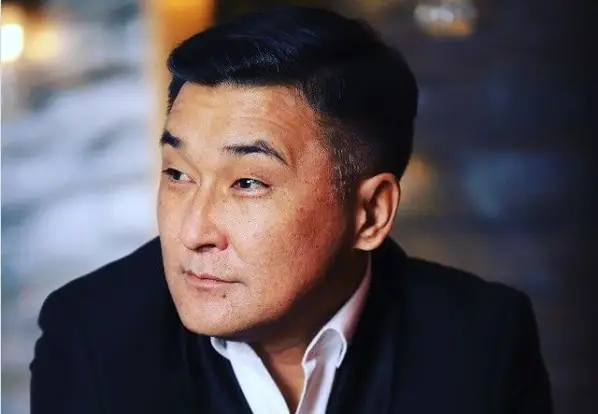 «Ларисаны іздеп кетпейік» – Алмат Сақатов ресейліктерге ескерту жасады