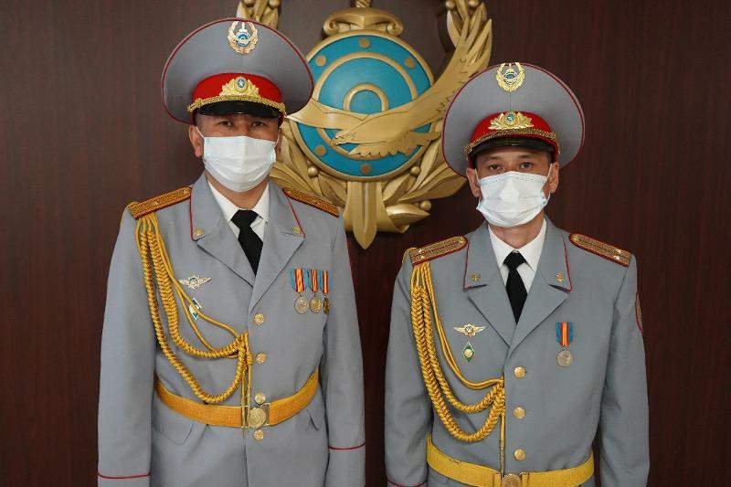 Полицейлер анасы мен қызын өрттен аман алып қалды 