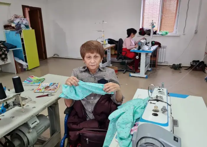 Атырауда мүмкіндігі шектеулі әйел тігін шеберханасын ашты