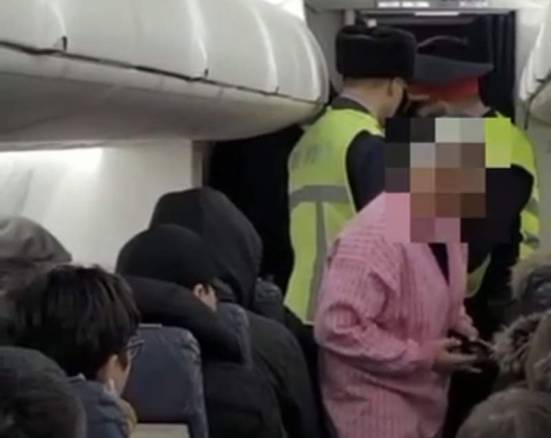 55 жастағы жолаушы Qazaq Air бортындағы қауіпсіздік ережелеріне бағынбағаны үшін рейстен түсірілді   