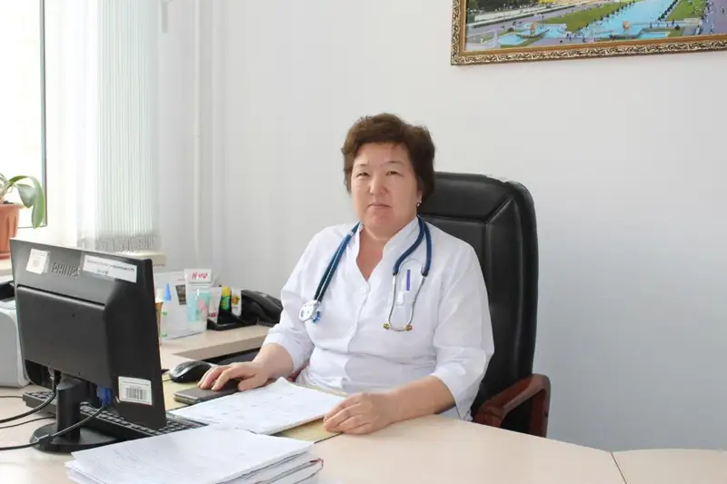 «Ұлымнан айырылып қала жаздадым»: астаналық тұрғын дәрігерлер мен жедел жәрдем қызметкерлеріне алғыс білдірді