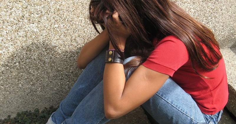 Барлығын видеоға түсіріп, қызды қорқытқан: 50 жастағы еркек 14 жастағы өгей қызын зорлап келген 