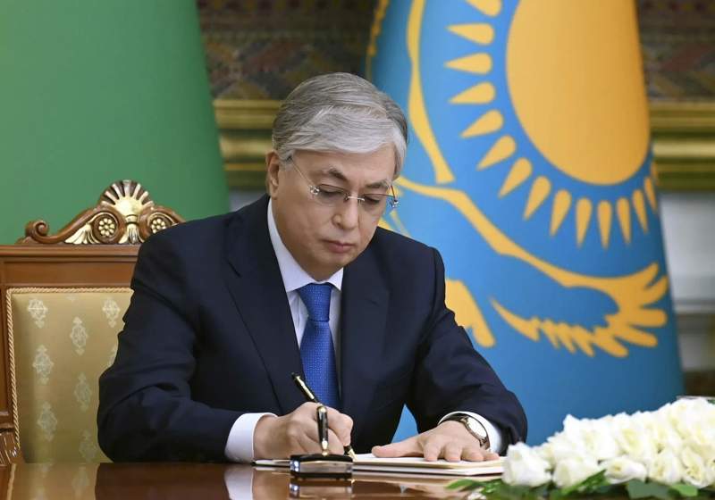 Президент Онлайн платформалар және онлайн жарнама туралы заңға қол қойды