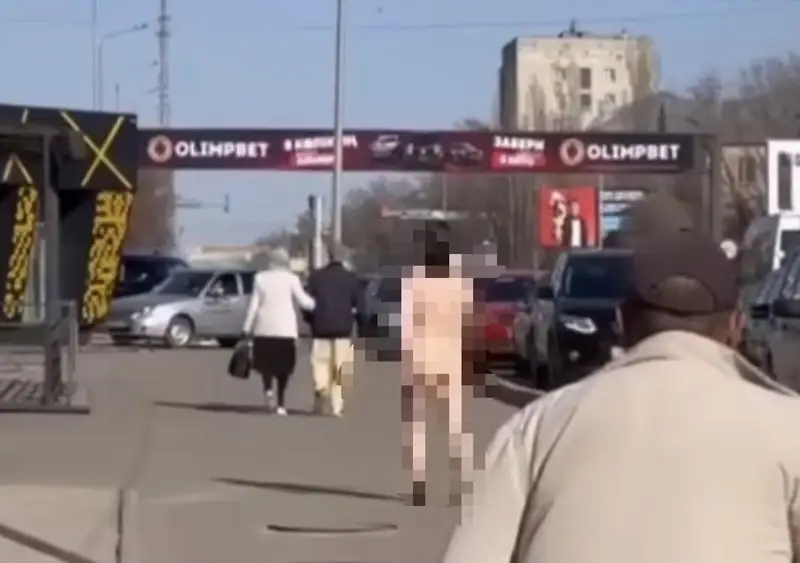Павлодардың көшелерінде жалаңаш жүрген ер адам ұсталды