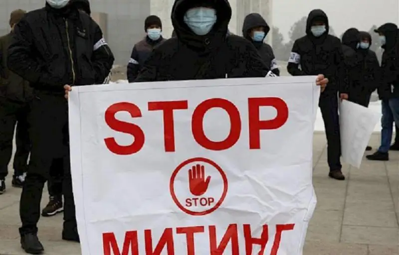 Митингіге қарсы митинг өтті