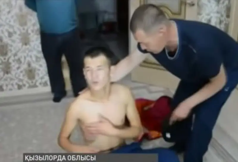 Құлағын тесіп, төрт күн бойы әскери бөлімде қорлаған: Қызылорда облысында әскерден оралған жігіт есінен алжасқан