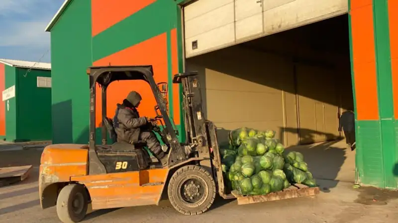 Атырауда әлеуметтік маңызды тауарлар нарықтағы бағадан 10-15 пайыз арзан сатылып жатыр