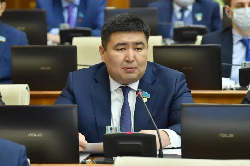 Мәжіліс депутаты Елнұр Бейсенбаевтың өкілеттігі мерзімінен бұрын тоқтатылды