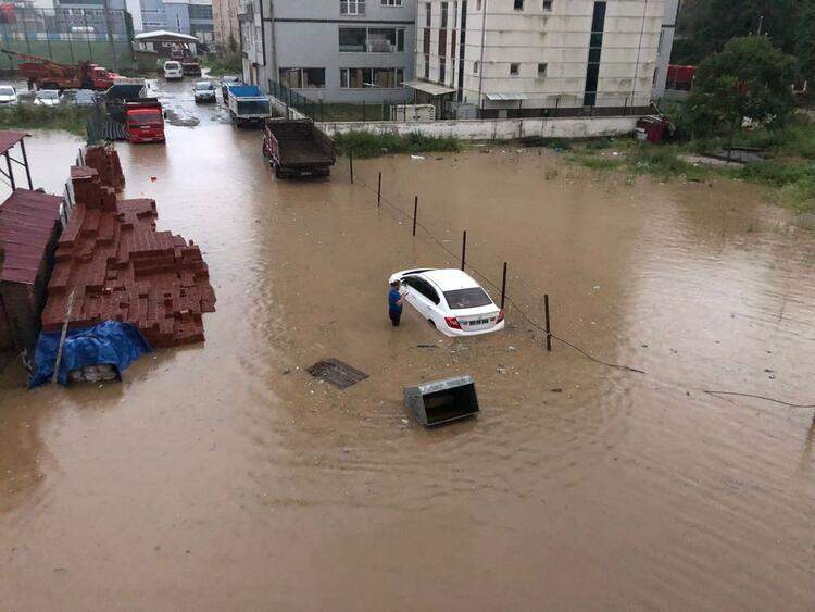 Түркияда сел мен лай көшкінінен қаза тапқандар саны артты