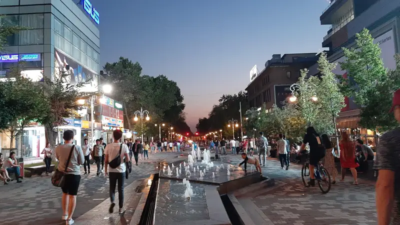 Арбат НЕГЕ жабылды?