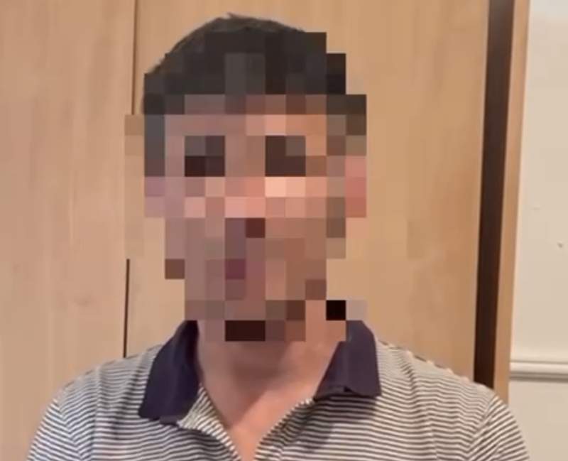 Алматы облысында ер адам темір жолдарды белгіленбеген жерден кесіп өтіп, жүк пойызына тас лақтырды
