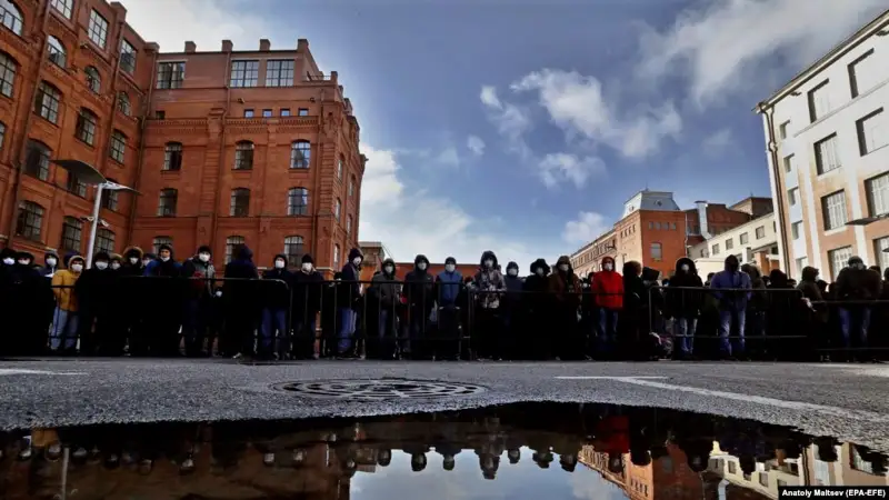 Мигранттар 15 қыркүйекке дейін тіркеусіз жүре алады