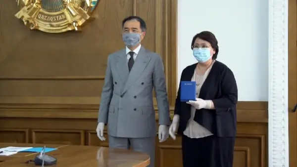 Елорда күні қарсаңында алматылық ақ халаттылар марапатталды