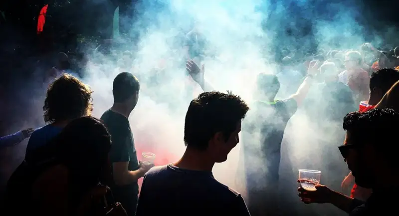 Карантинге бағынбаған клуб келушілері далаға қашты