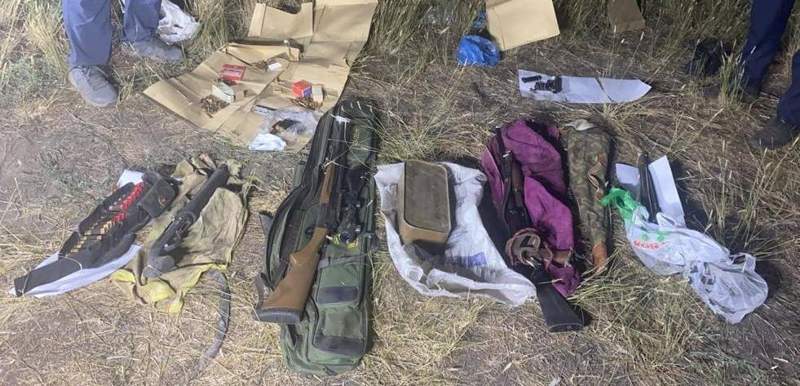 Қарағандыда қала шетіндегі орман алқабынан қару-жарақ пен оқ-дәрілер табылды