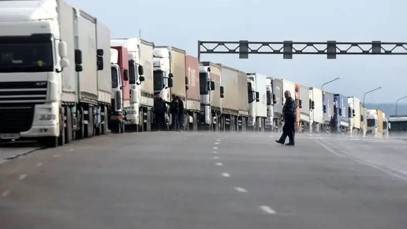 Қытаймен шекарада 12 мыңнан аса көлік кезекте тұр