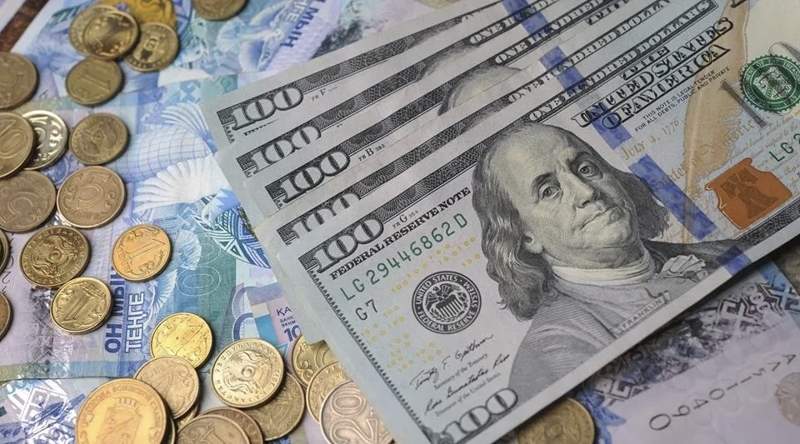 Доллар бағамы 450 теңгеден түсті
