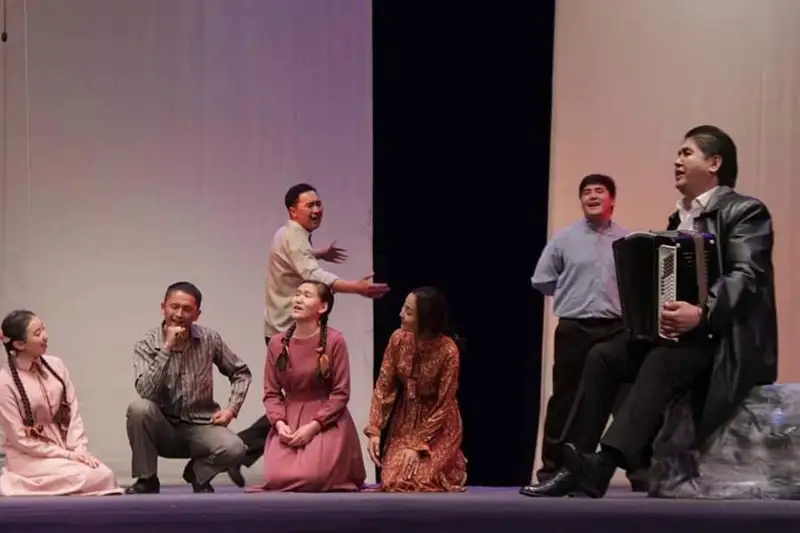 «Хан Тәңірі» халық театры көрерменмен қайта қауышты