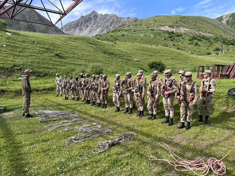 Мәжіліс депутаттары шекарашылардың жұмысын атқарып көрді