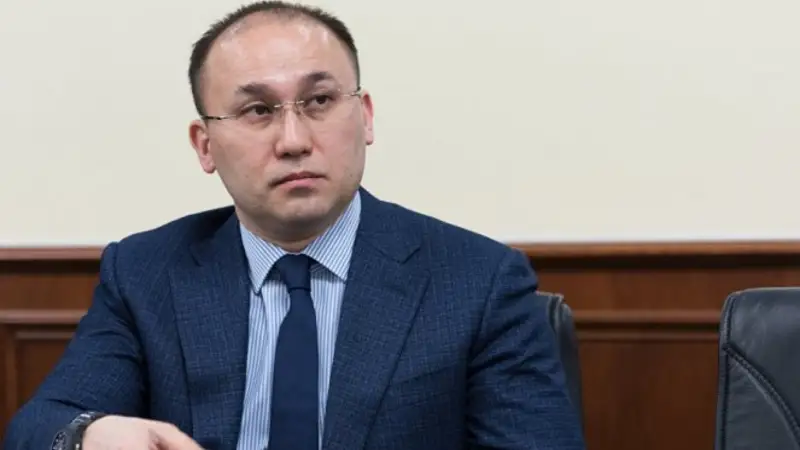 Абаев журналистерге араша түсті