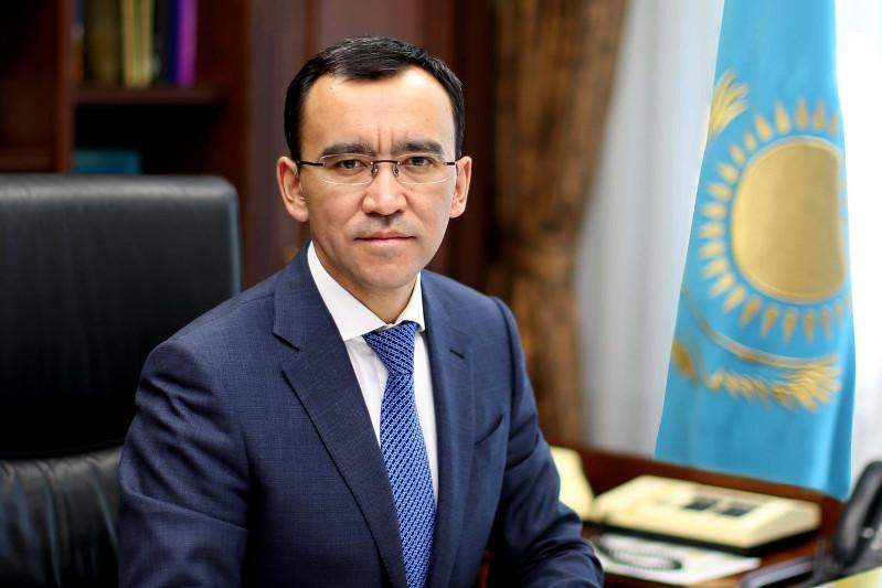 Мәулен Әшімбаев қазақстандық аруларды Халықаралық әйелдер күнімен құттықтады