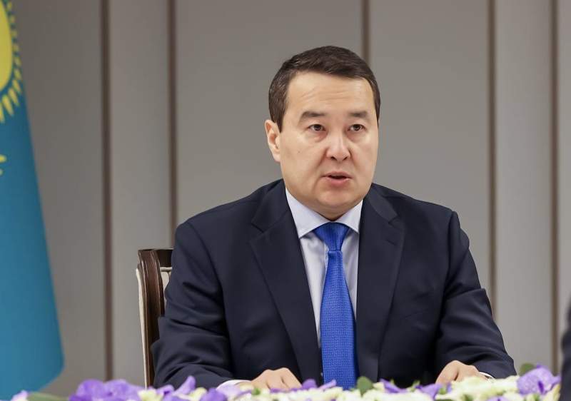 Әлихан Смайылов қазақстандықтарды Жеңіс күнімен құттықтады