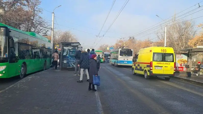 Алматыда екі автобус соқтығысты