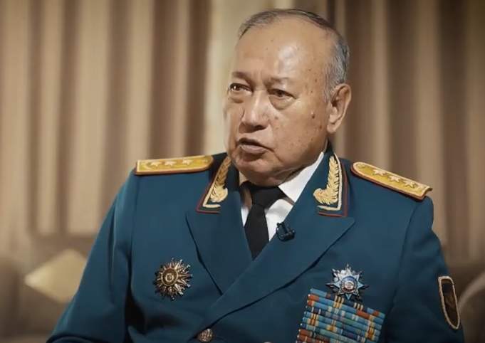 Сәт Тоқпақбаев: Біздің қорғаныс министрінің өзі әскердің нақты қауқарын айта алмайды
