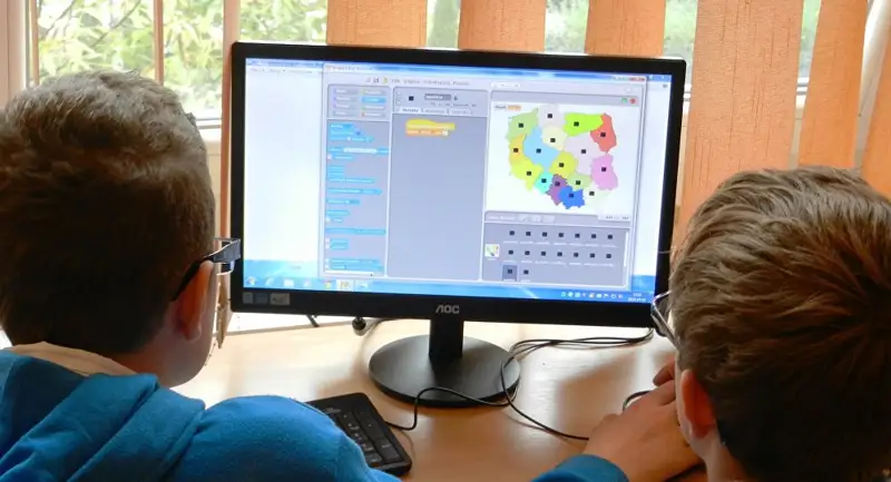 75 мыңнан астам оқушыға компьютер керек