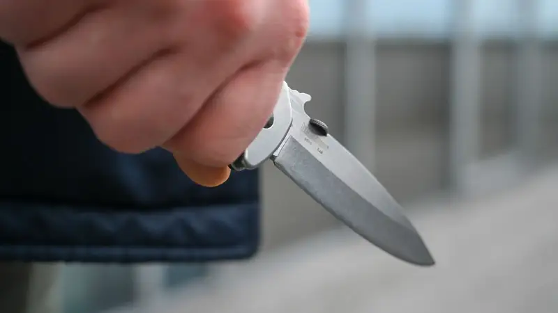 Алматыда 17 жастағы жасөспірім мектеп оқушысын пышақтап кетті
