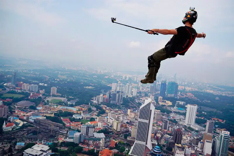 Селфи жасаймын деп плотинадан құлап кетті