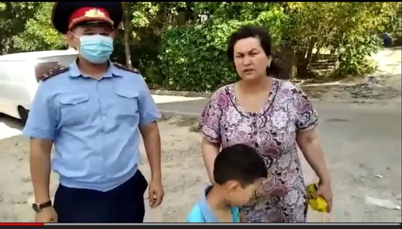 Шымкенттік полицейлер жоғалған баланы ата-анасымен аман-есен қауыштырды