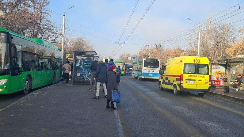 Алматыда екі автобус соқтығысты