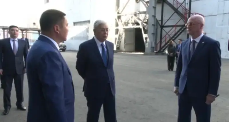 Президент Екібастұздағы жылу электр орталығында жүргізіліп жатқан жөндеу жұмыстарымен танысты