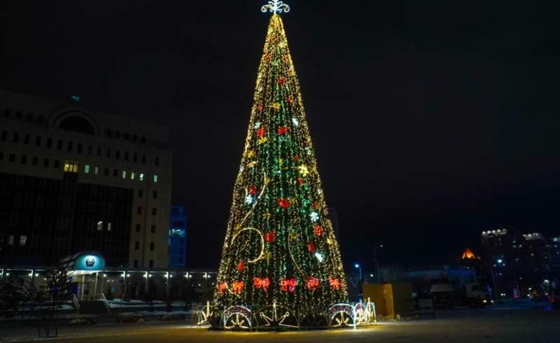 Еліміздің жаңажылдық бас шыршасы жағылды