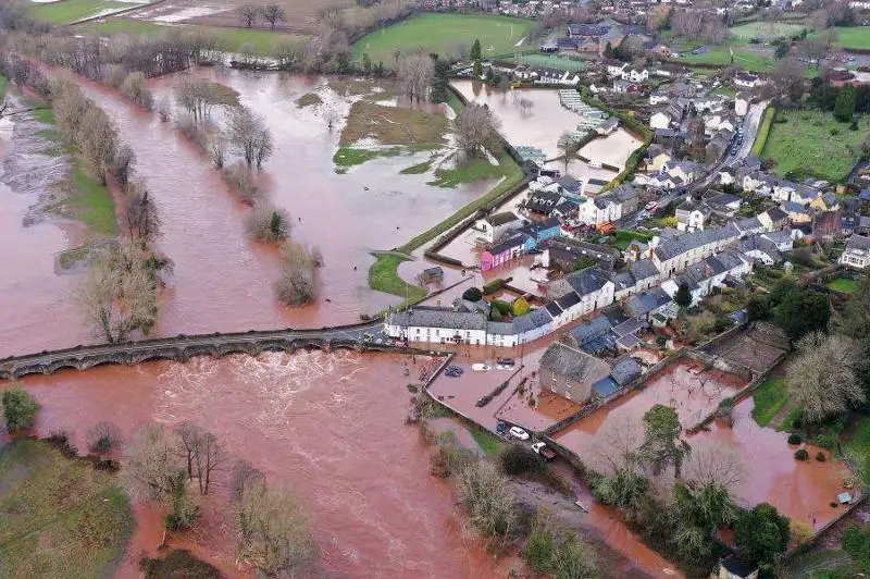 Ұлыбритания су тасқынынан сақтана алмады