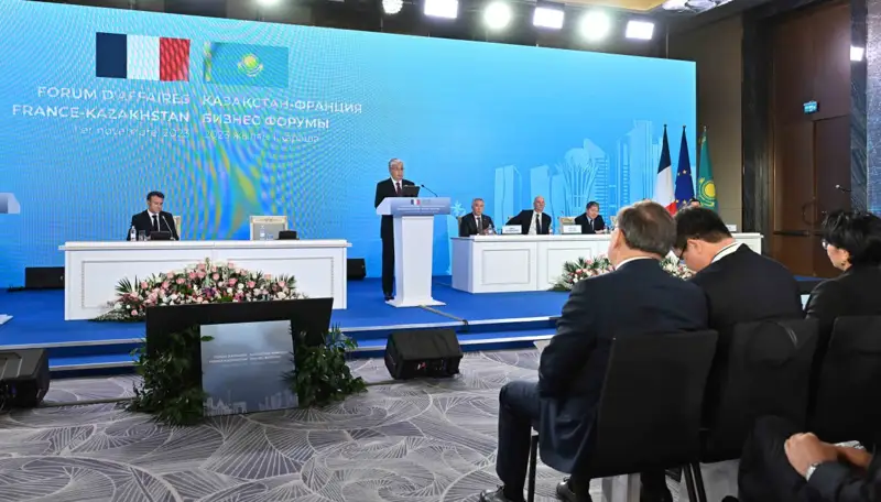 Қасым-Жомарт Тоқаев пен Франция Президенті Эмманюэль Макрон қазақ-француз бизнес-форумының ашылуына қатысты