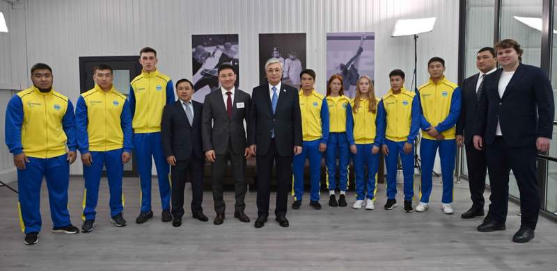 Президент Талдықорған қаласындағы жаңадан салынған Jetysu Аrena жабық мұз айдынын аралады