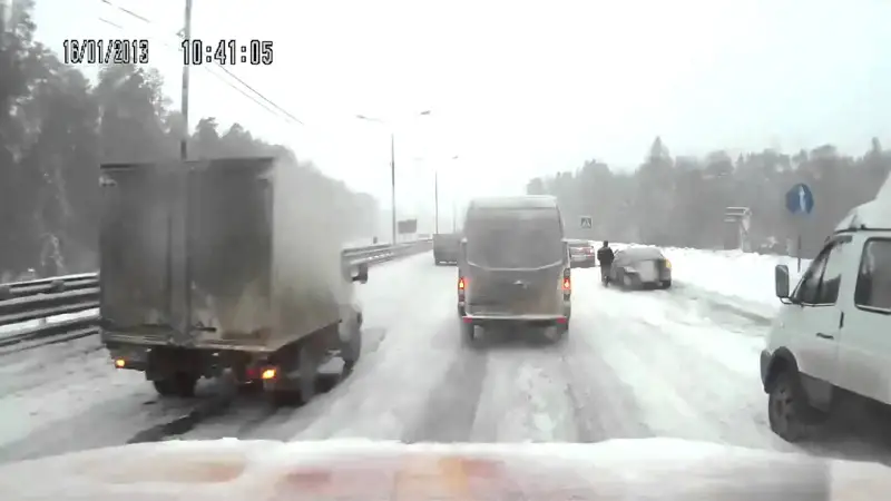 Теміртауда жол апатынан 6 жасар бала мен ер адам қаза тапты